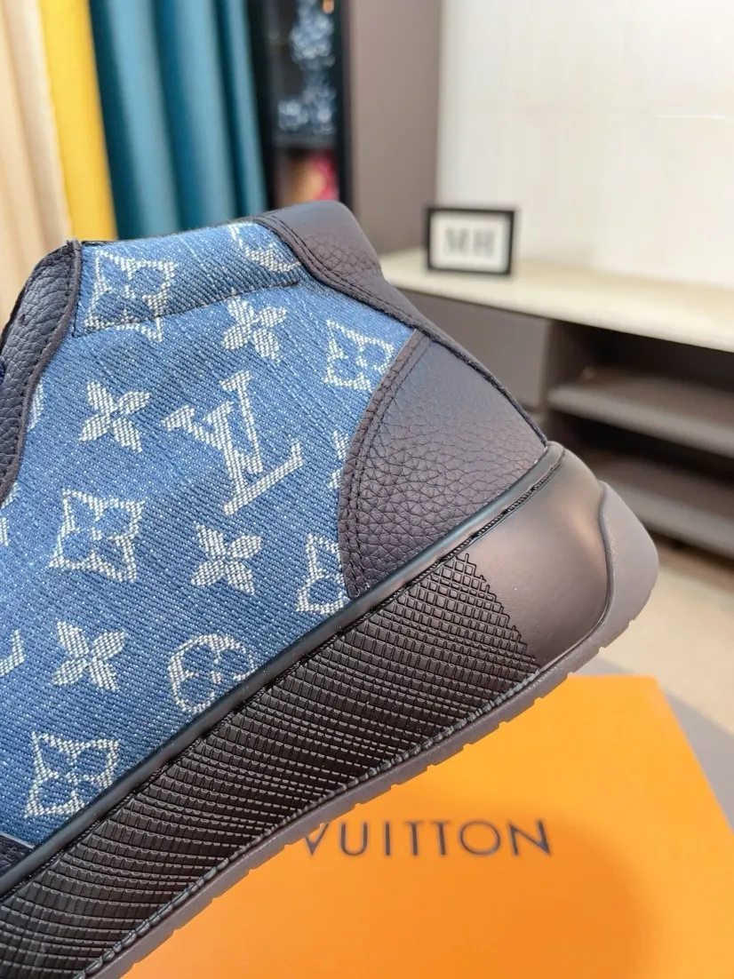 Men's shoes 💰438🌹🌹【LOUIS VUITTON】Same style on Louis Vuitton* official website🚹Men's high-top casual shoes❤️Same style as popular celebrities and big names ~ Best-selling at home and abroad Lv focuses on the checkerboard series...Imported first-layer cowhide with special fabrics➕Full sheep leather lining➕Brand-specific hollow outsole💎Produced by OEM The highest version🔍🔍Number of codes: 38-44,
